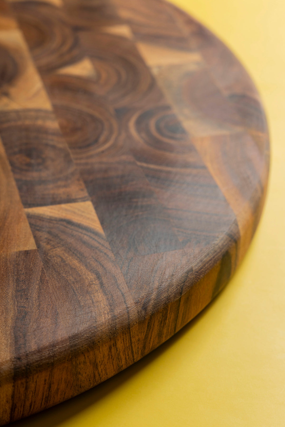 Beautiful Cutting Board, Round 16"