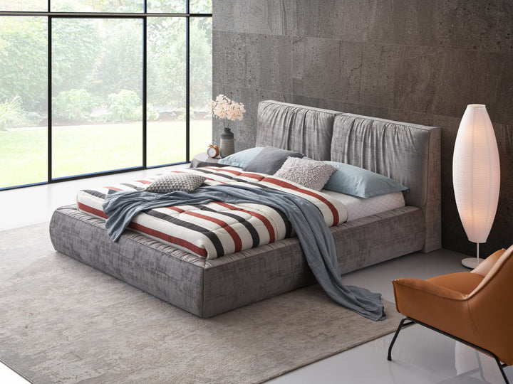 Onfroi Eastern King Bed In Velvet Gray