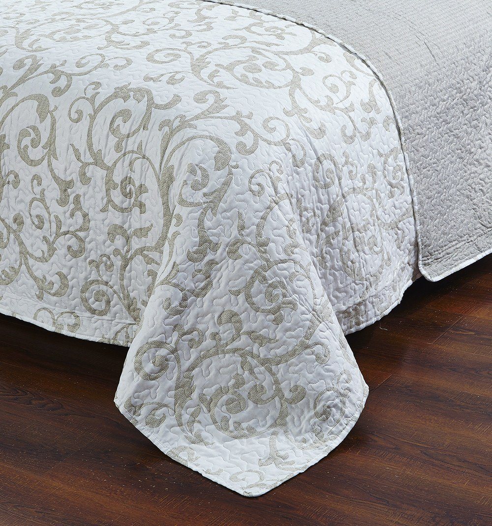 Floral White Freesia Vineyard Elegant Coverlet Bedspread Set